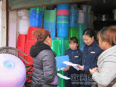 高县月江工商所专项整治塑料制品市场